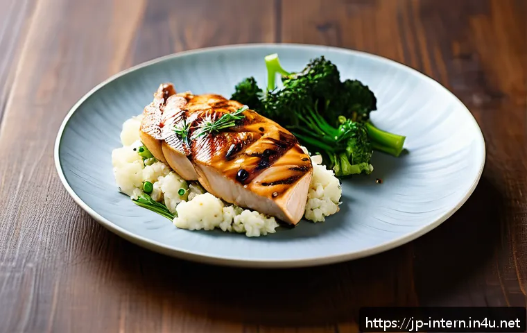 당뇨 환자를 위한 식단 - A close-up of a healthy low-carb main dish featuring thinly sliced grilled chicken breast with a glo...